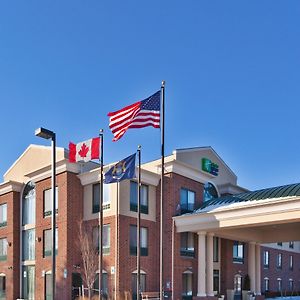 Holiday Inn Express & Suites Detroit - Novi, An Ihg Hotel